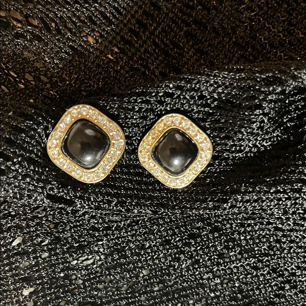 Elegant vintage Black and Gold Stud Earrings